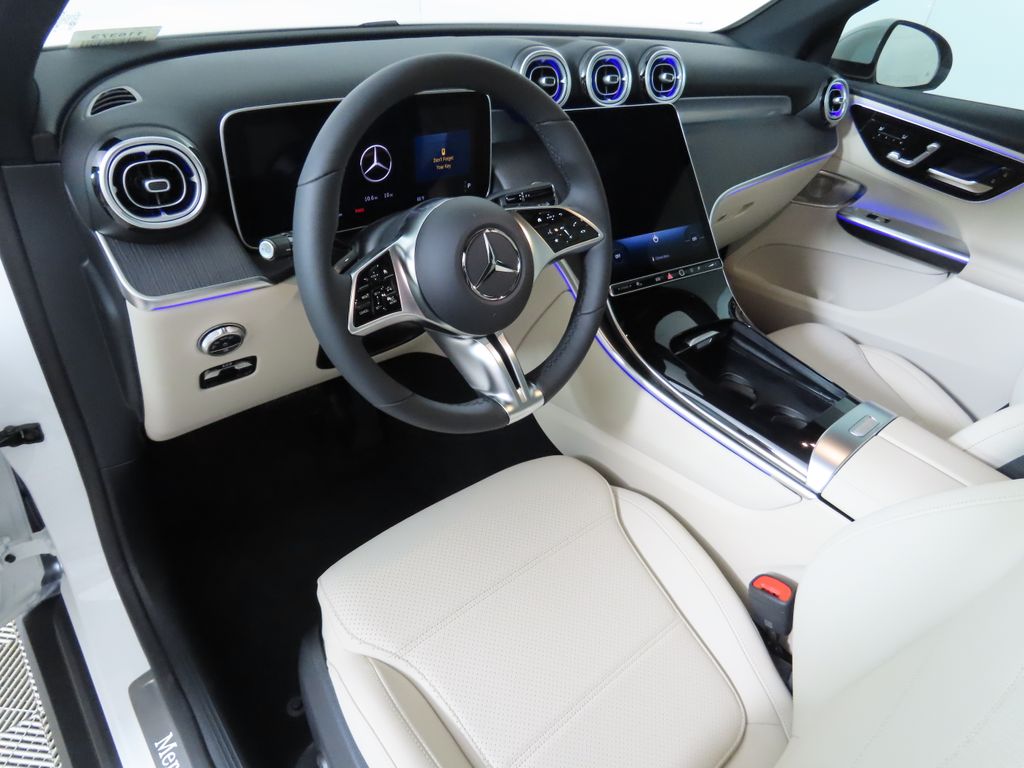 2025 Mercedes-Benz GLC 300 9