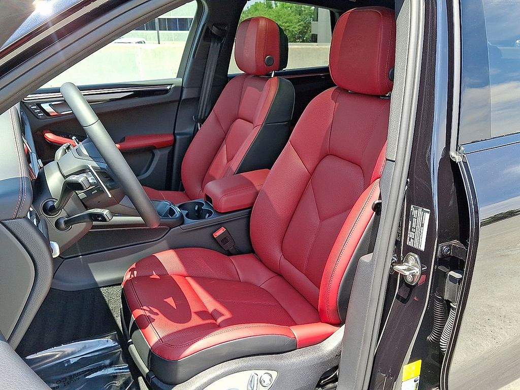 Thumbnail: 2025 Porsche Macan - 5