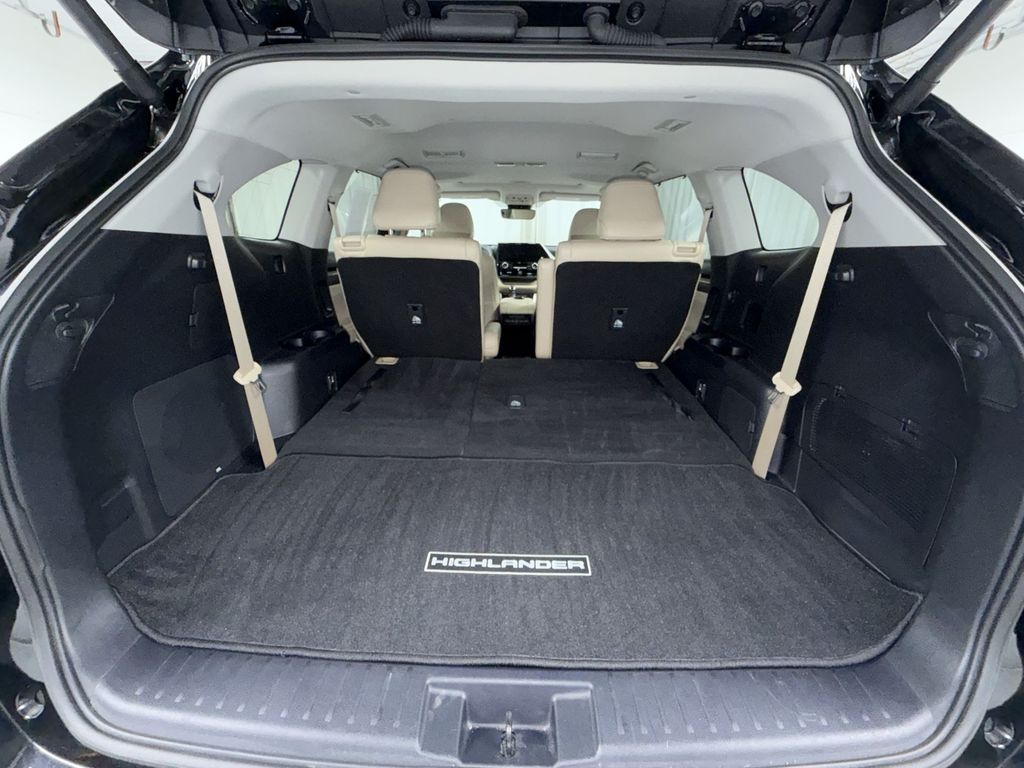 Used 2024 Toyota Highlander SUV