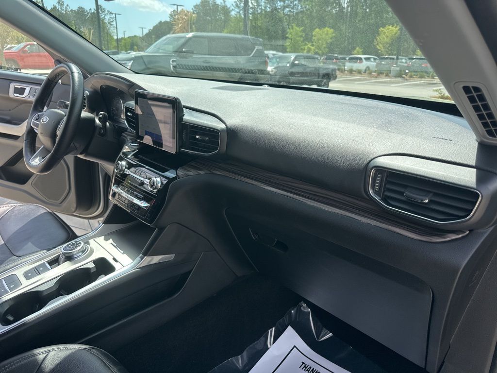 2023 Iconic Silver Metallic Ford Explorer Limited RWD SUV