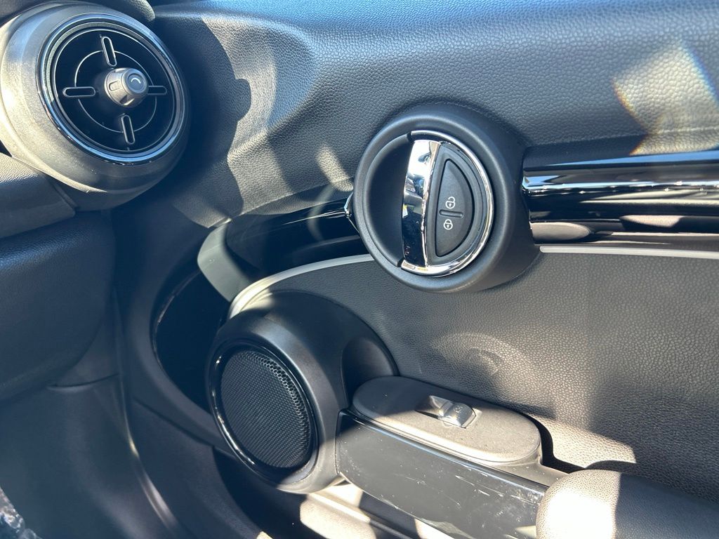 Thumbnail: 2022 MINI Cooper - 14