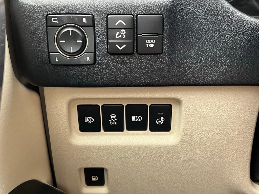 Thumbnail: 2022 Lexus GX - 21