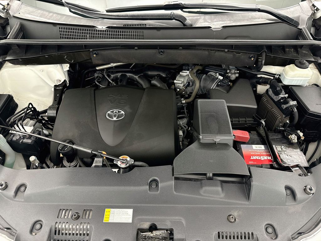 Thumbnail: 2019 Toyota Highlander - 27