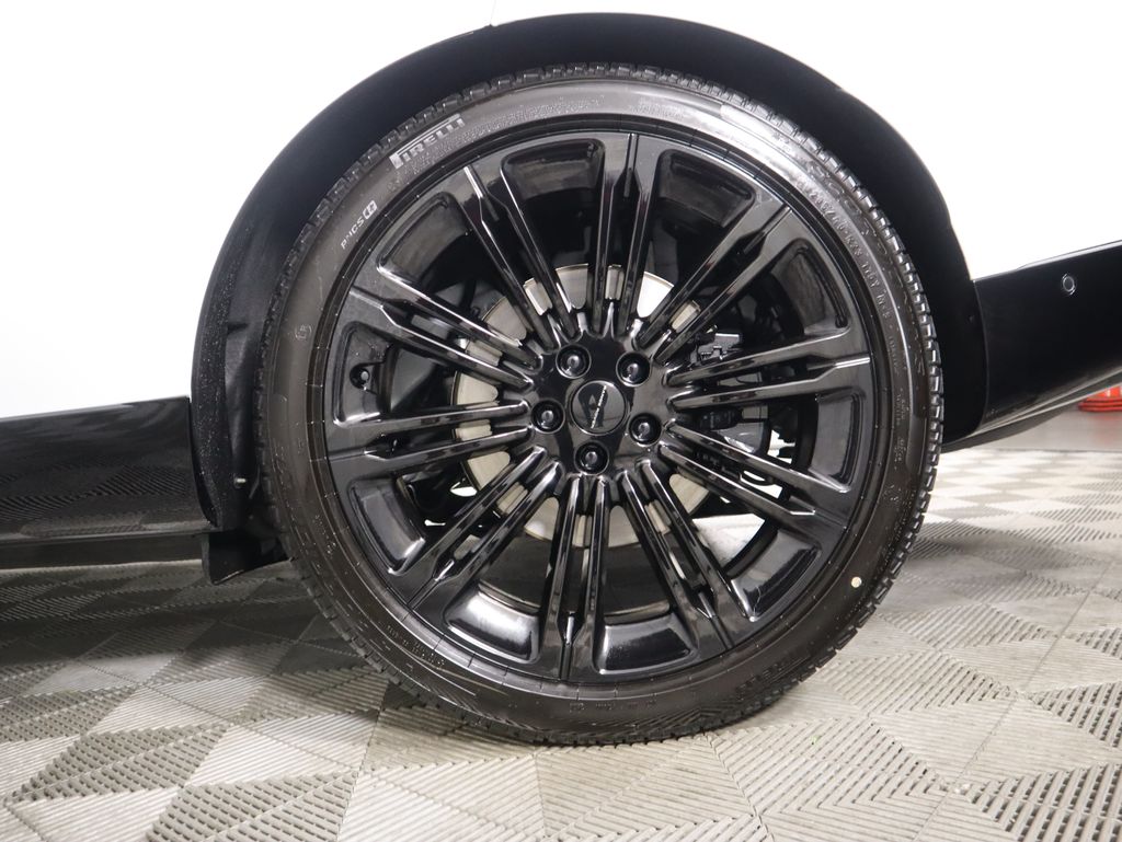 Thumbnail: 2026 Land Rover Range Rover - 32