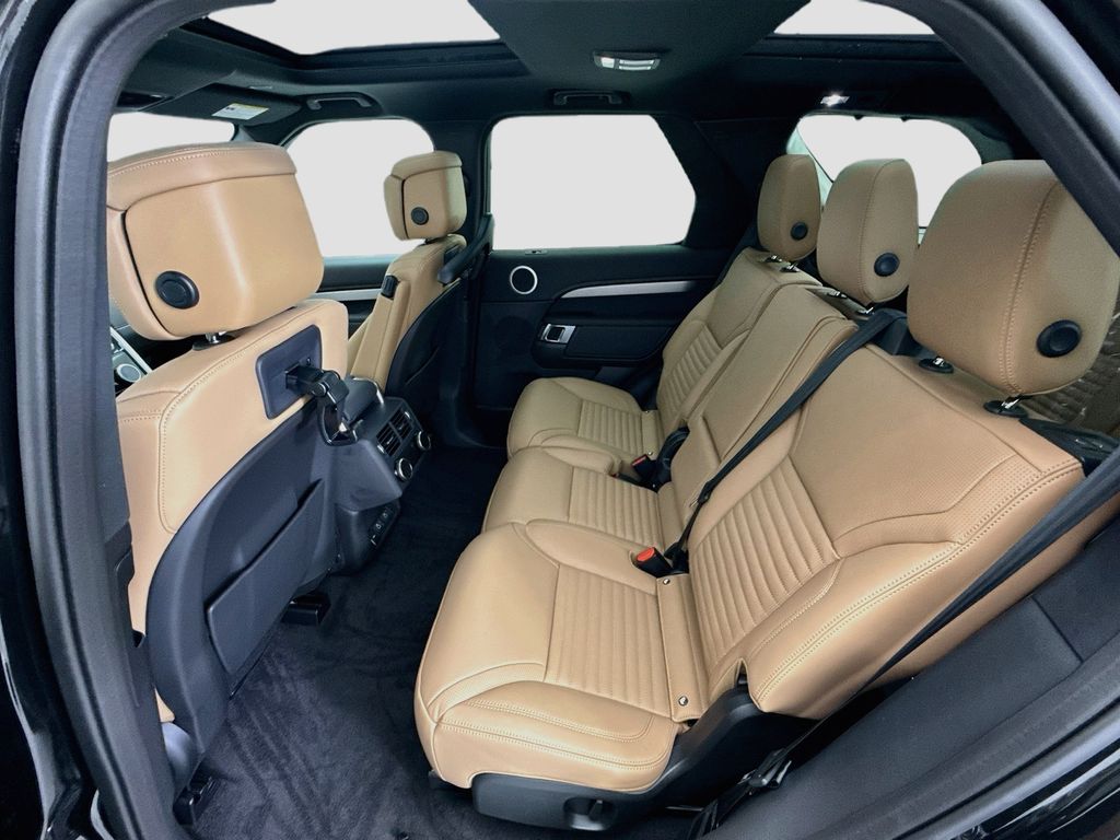 Thumbnail: 2026 Land Rover Discovery - 20