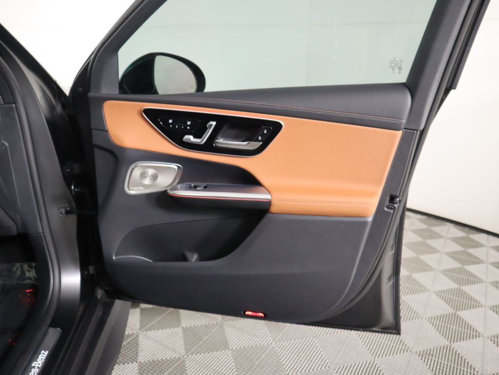 Thumbnail: 2025 Mercedes-Benz GLC - 27