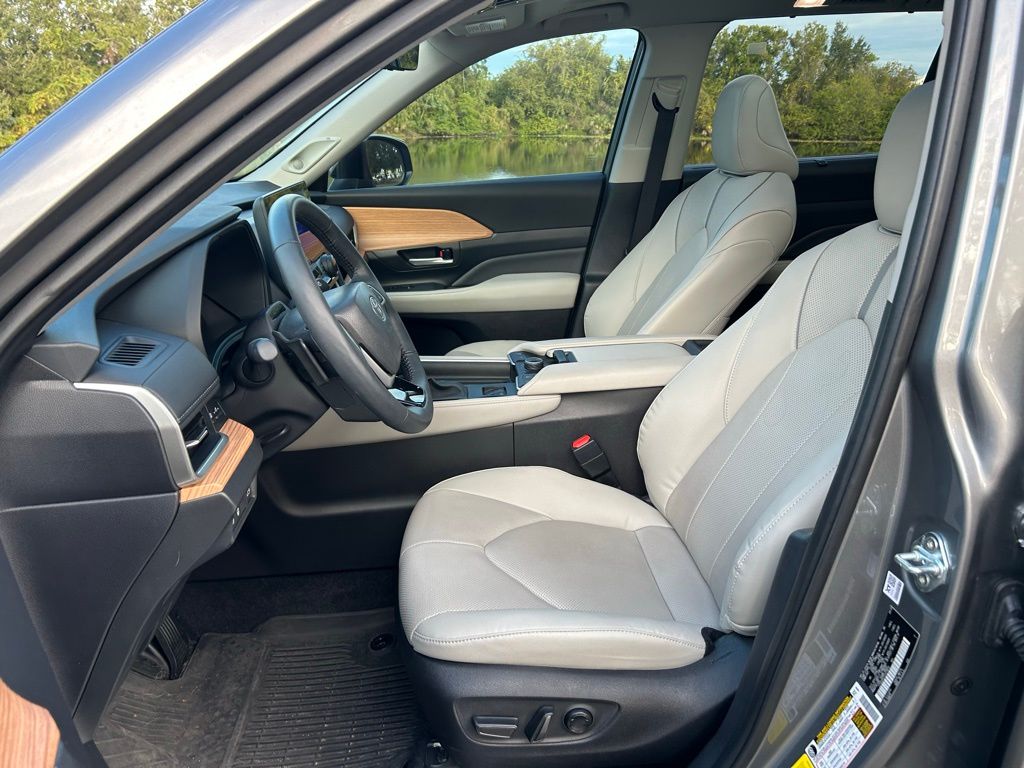 Thumbnail: 2025 Toyota Grand Highlander - 15