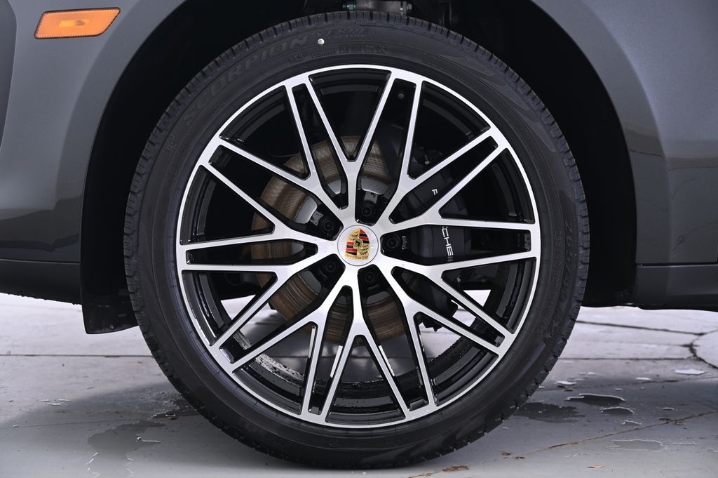 Thumbnail: 2025 Porsche Macan - 15