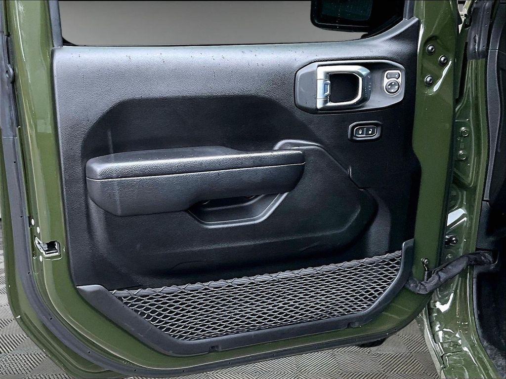 2022 Jeep Gladiator — photo 11