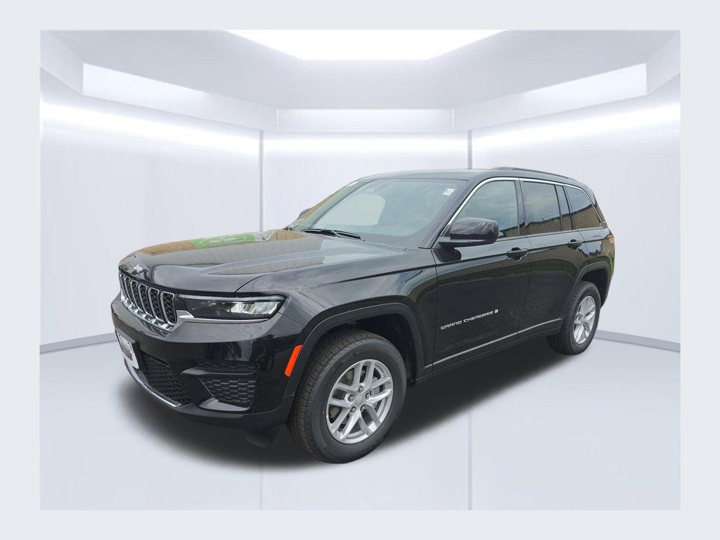 Diamond Black Crystal Pearlcoat 2026 Jeep Grand Cherokee SUV / Crossover Four-Wheel Drive 8-Speed Automatic