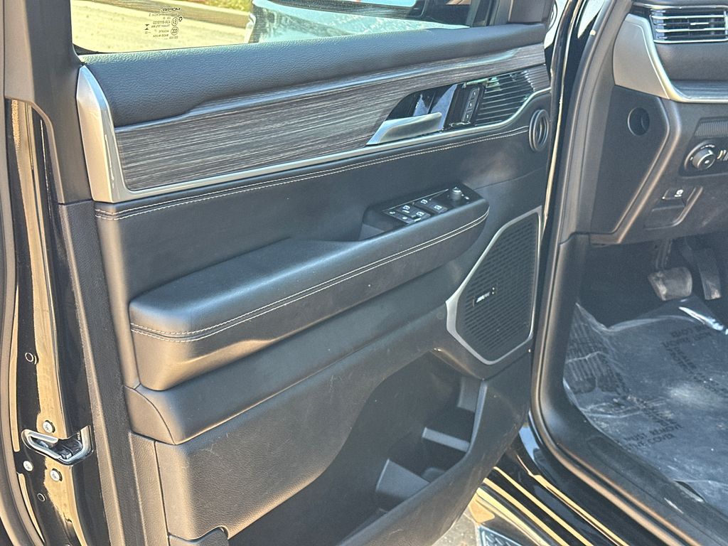 Used 2023 Black Jeep Series II image 10