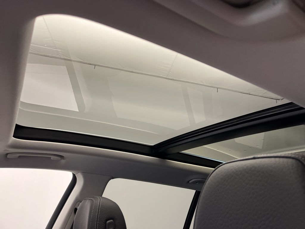 Thumbnail: 2026 Mercedes-Benz GLS - 23