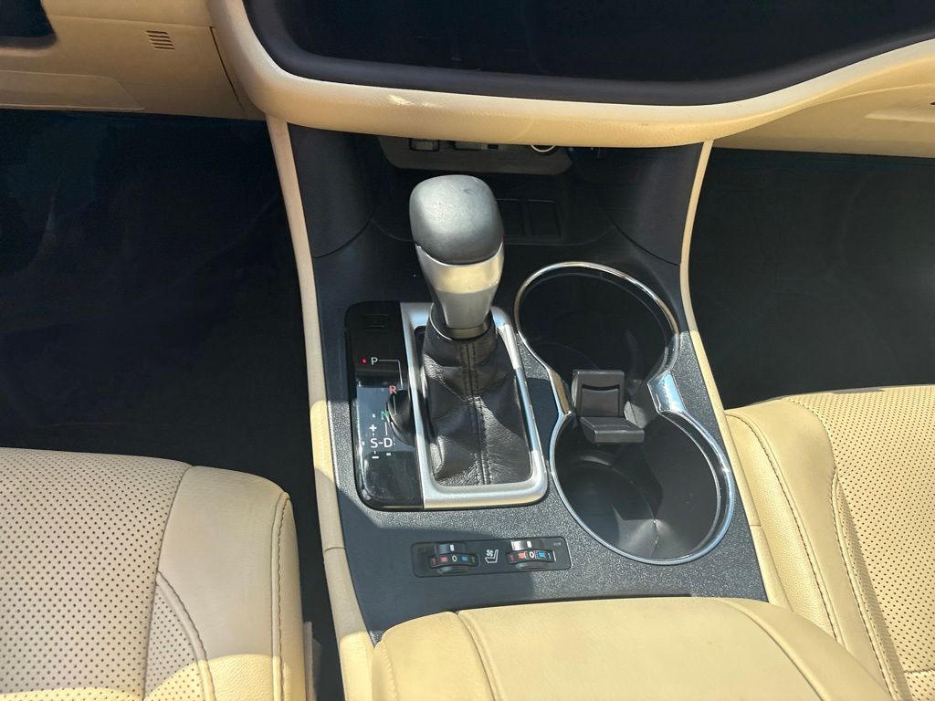 Thumbnail: 2019 Toyota Highlander - 16