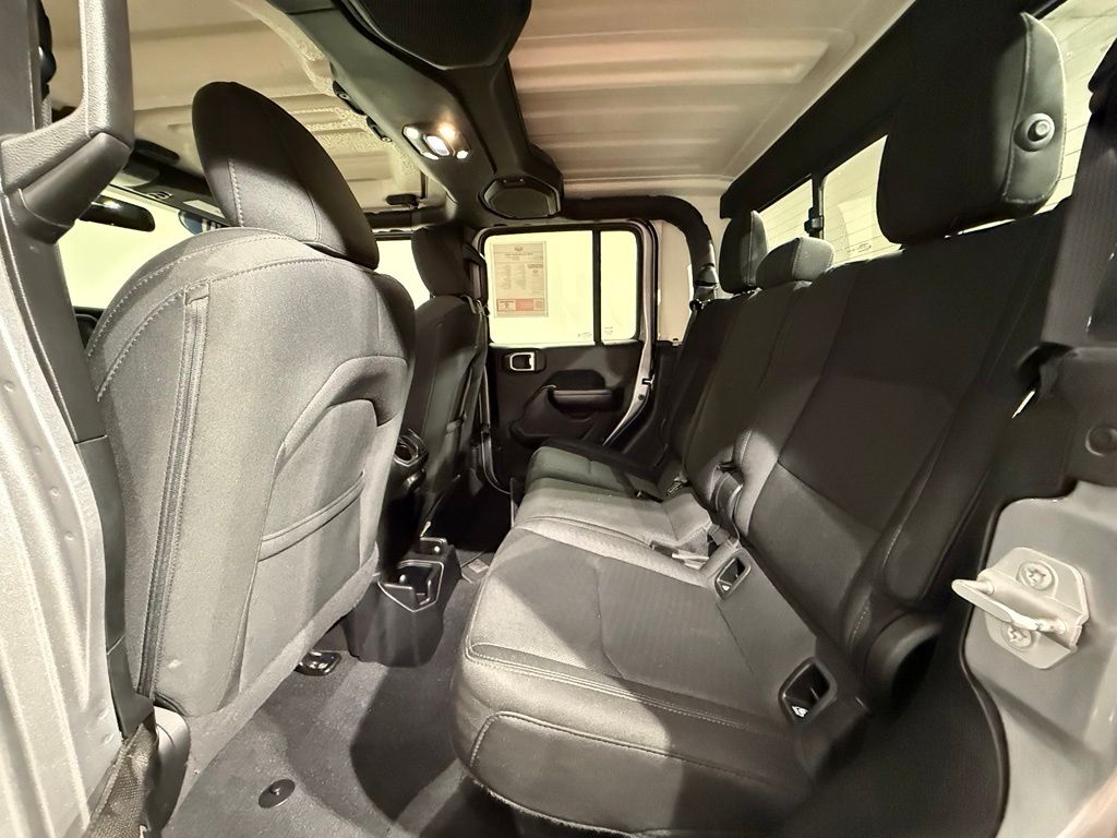 Thumbnail: 2020 Jeep Gladiator - 17