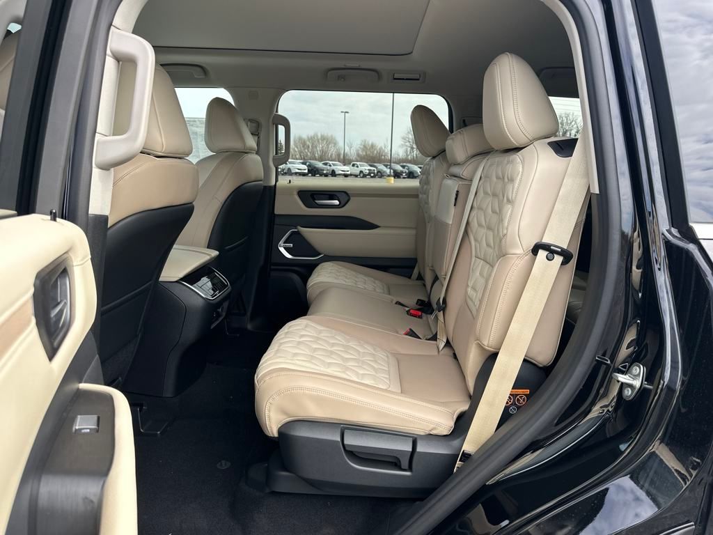 2025 Nissan Armada Platinum photo