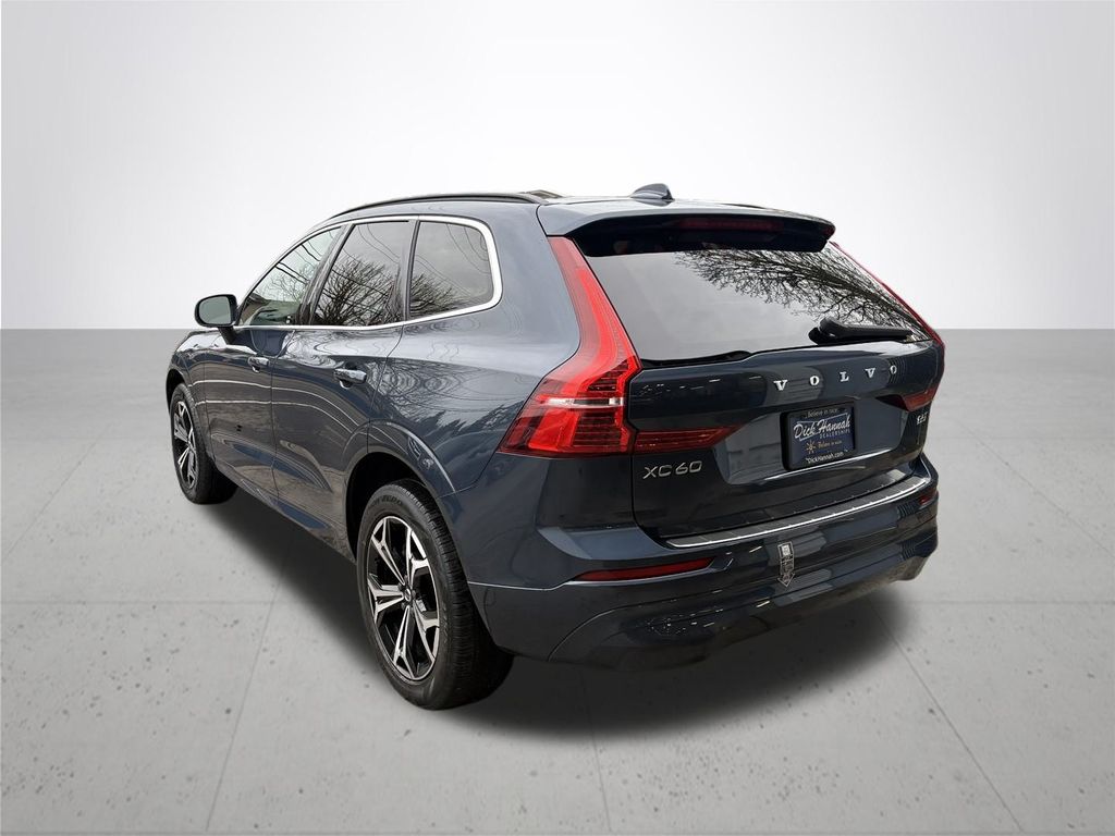 2022 Volvo XC60 B5 Momentum
