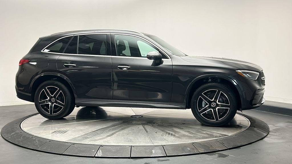 2025 Mercedes-Benz GLC 350 8