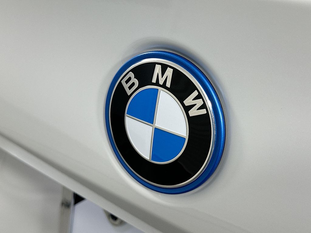 Thumbnail: 2026 BMW i5 - 22