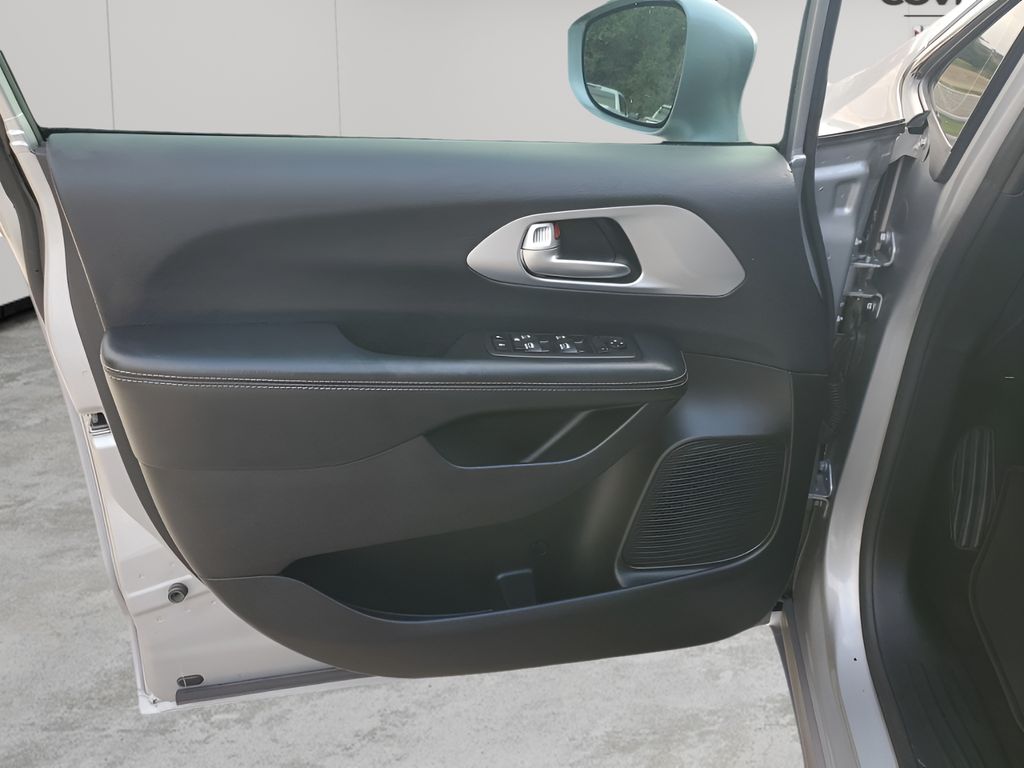 Used Car 2019 Chrysler Pacifica  Touring L Plus For Sale Under $20,000 In Austin, Texas