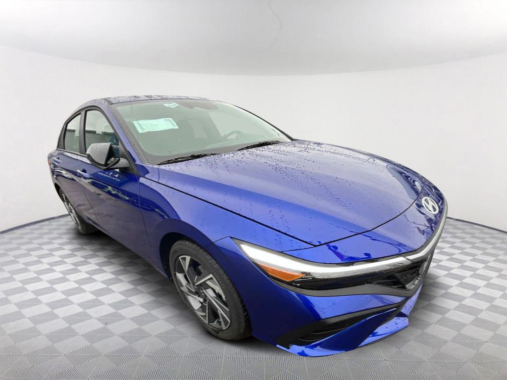 2025 Hyundai Elantra SEL Sport - 2