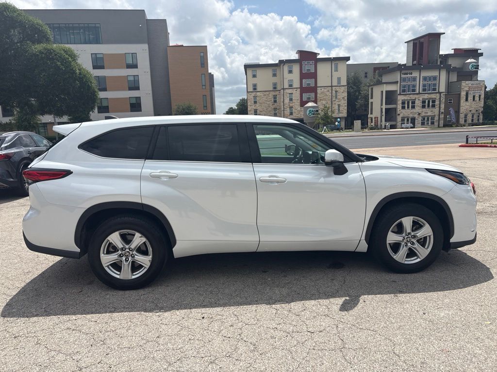 Thumbnail: 2022 Toyota Highlander - 6