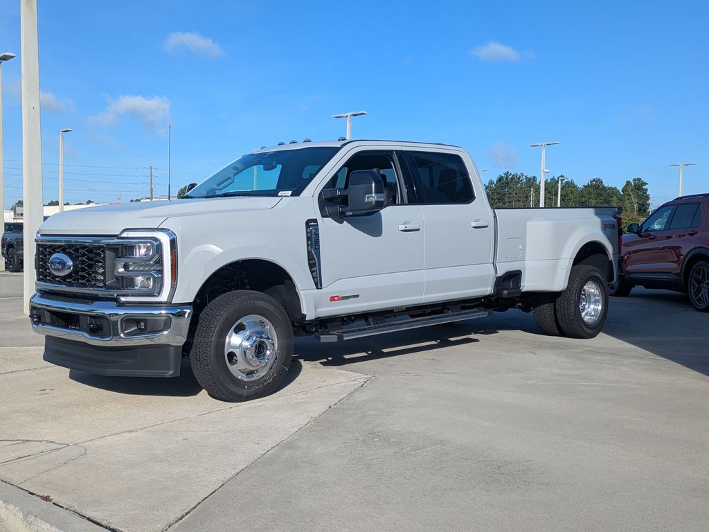 2026 Ford F-350 Super Duty LARIAT