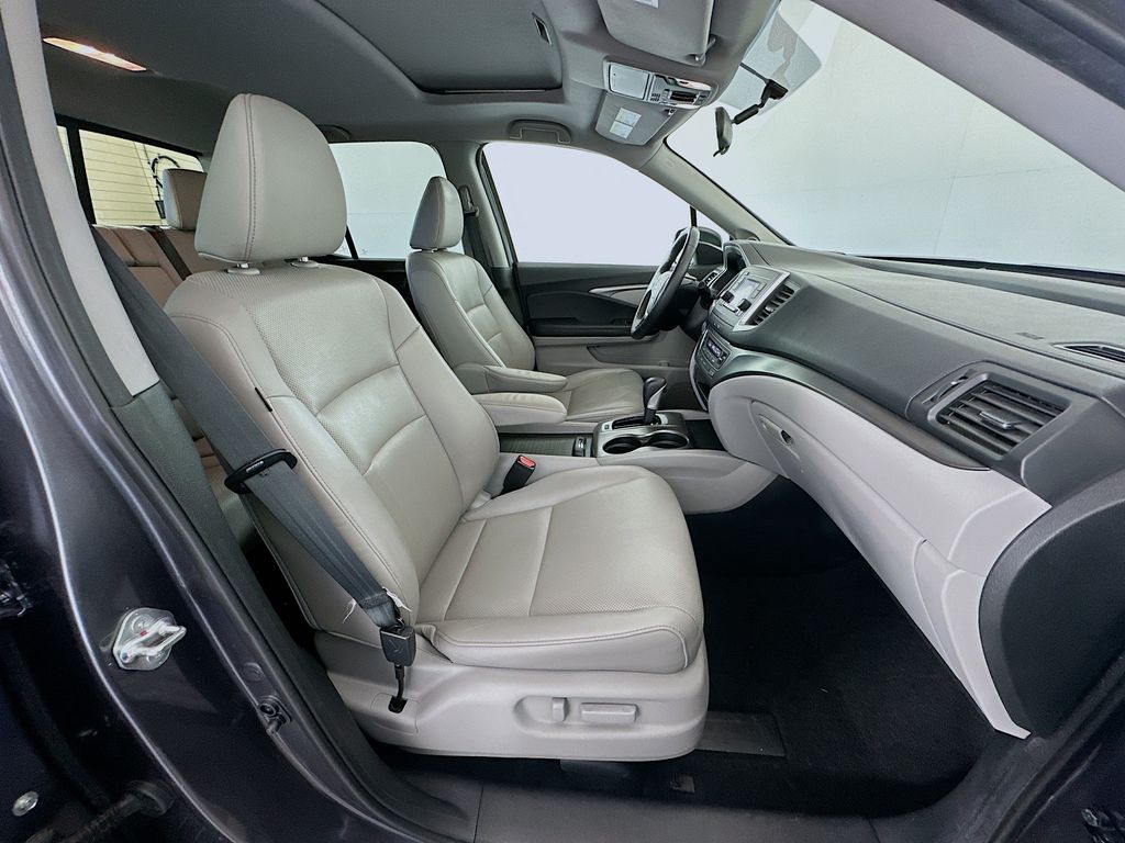 Thumbnail: 2019 Honda Ridgeline - 28