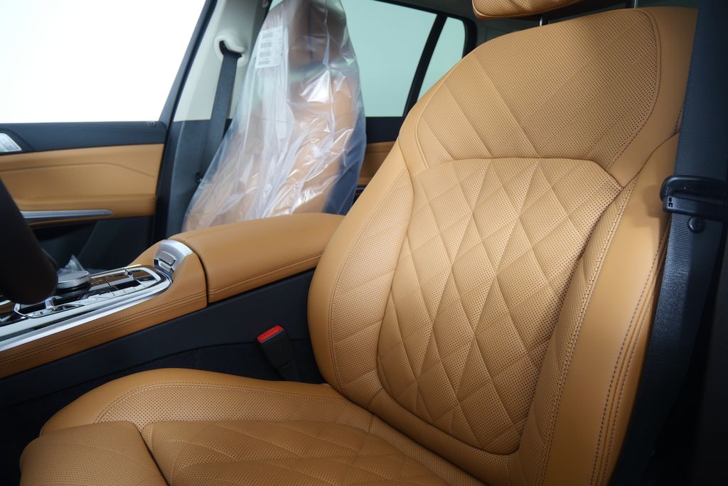 Thumbnail: 2026 BMW X7 - 10