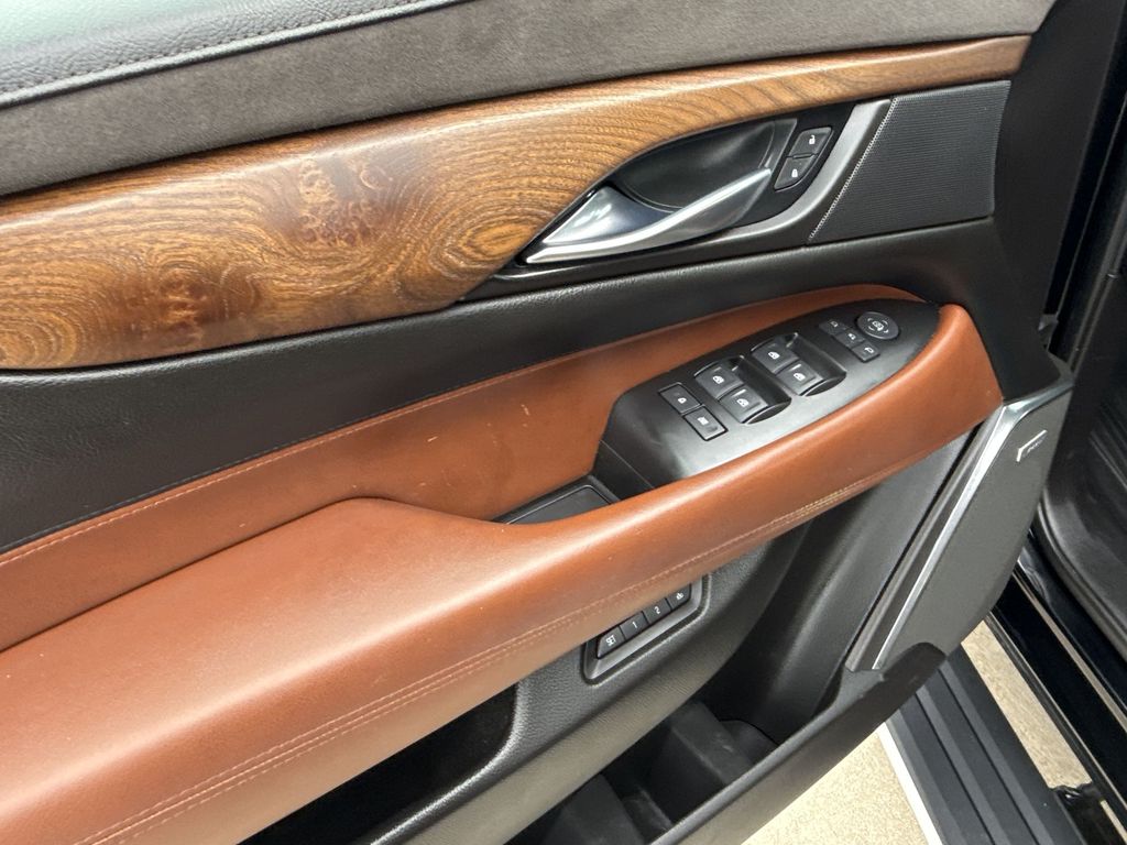 Thumbnail: 2015 Cadillac Escalade - 29