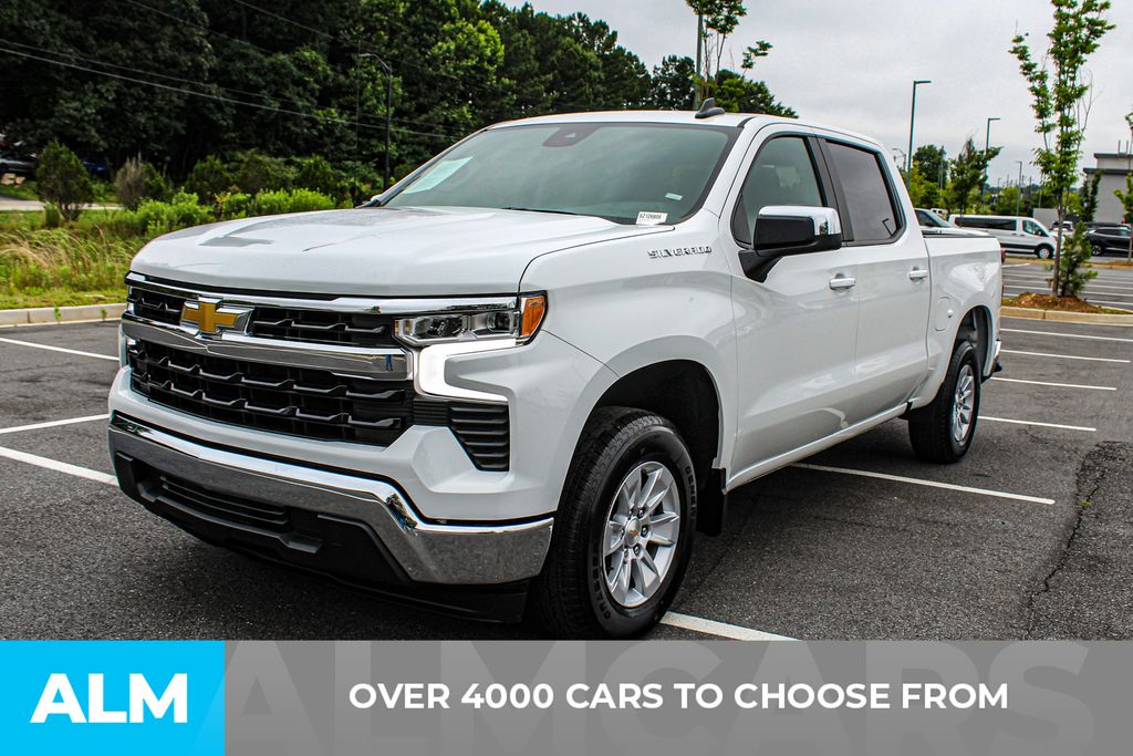 Used 2025 White Chevrolet LT image 3