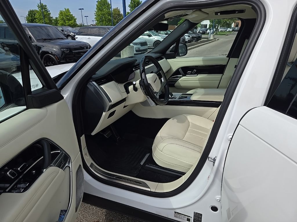 Certified Used 2024 White Land Rover Autobiography image 17