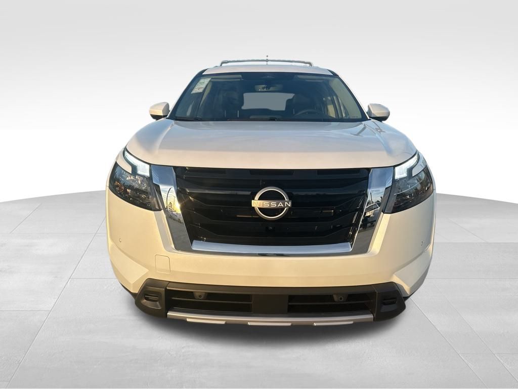 2025 Everest White Pearl Tricoat Nissan Pathfinder SL FWD SUV