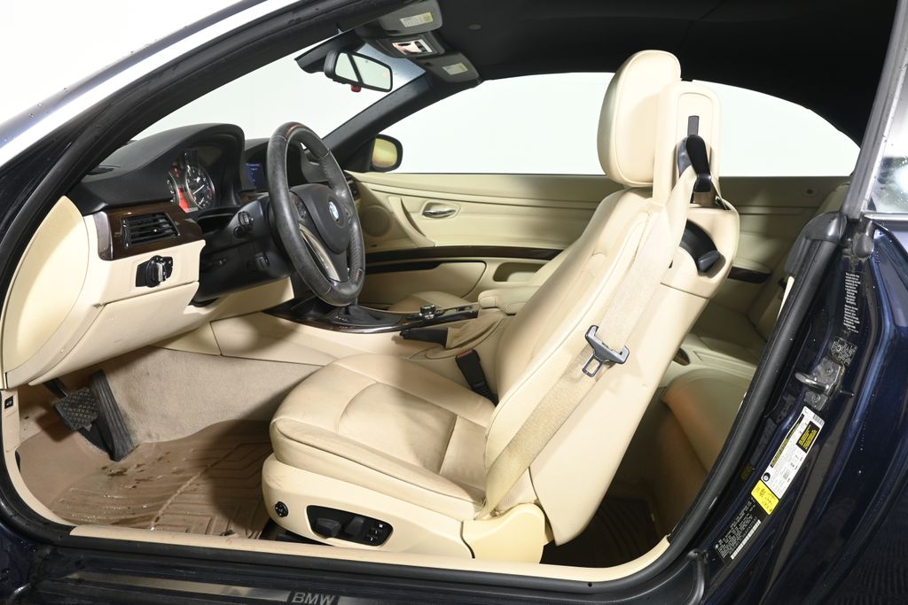 Thumbnail: 2010 BMW 3 Series - 3