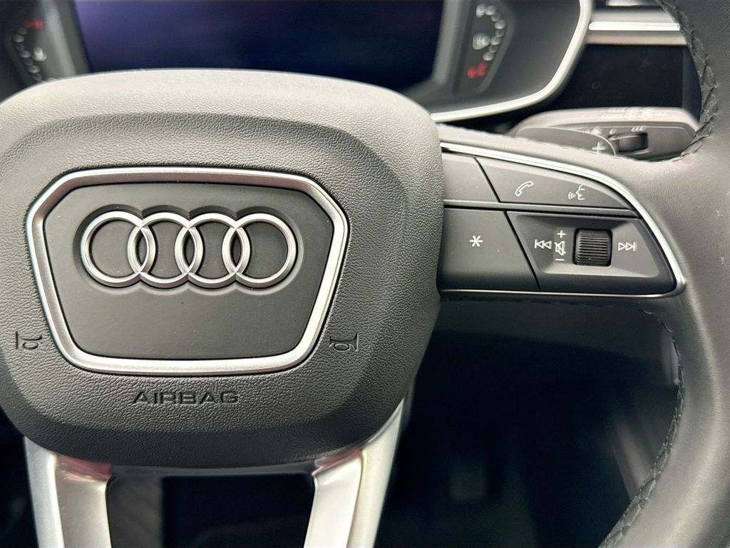 Thumbnail: 2025 Audi Q3 - 12