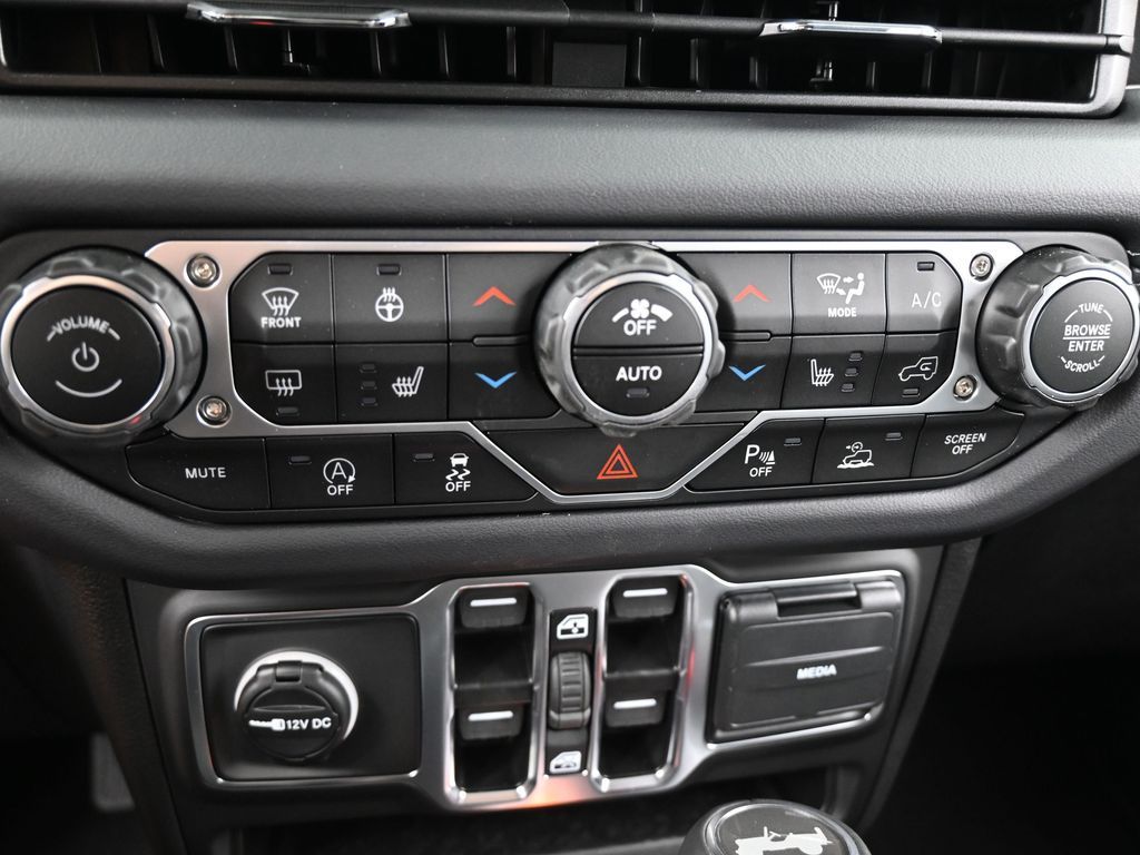 New 2025 Bright White Clearcoat Jeep Sahara image 17