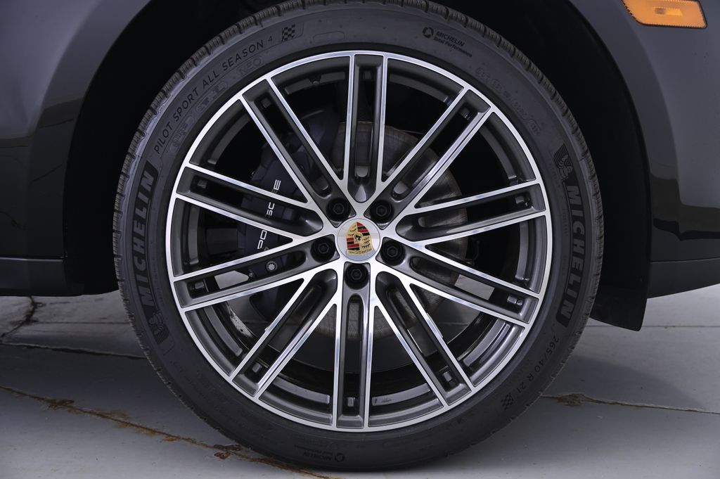 Thumbnail: 2025 Porsche Macan - 14