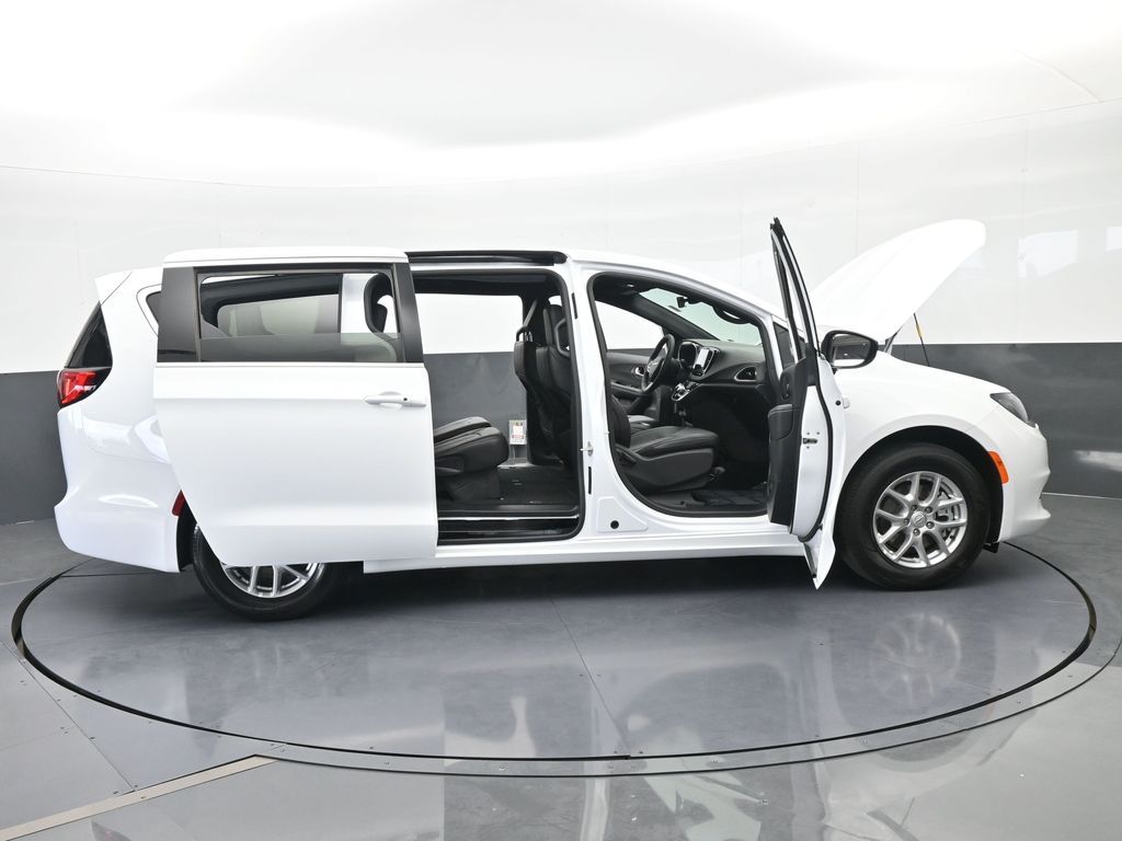 Used 2026 Bright White Clearcoat Chrysler LX image 70