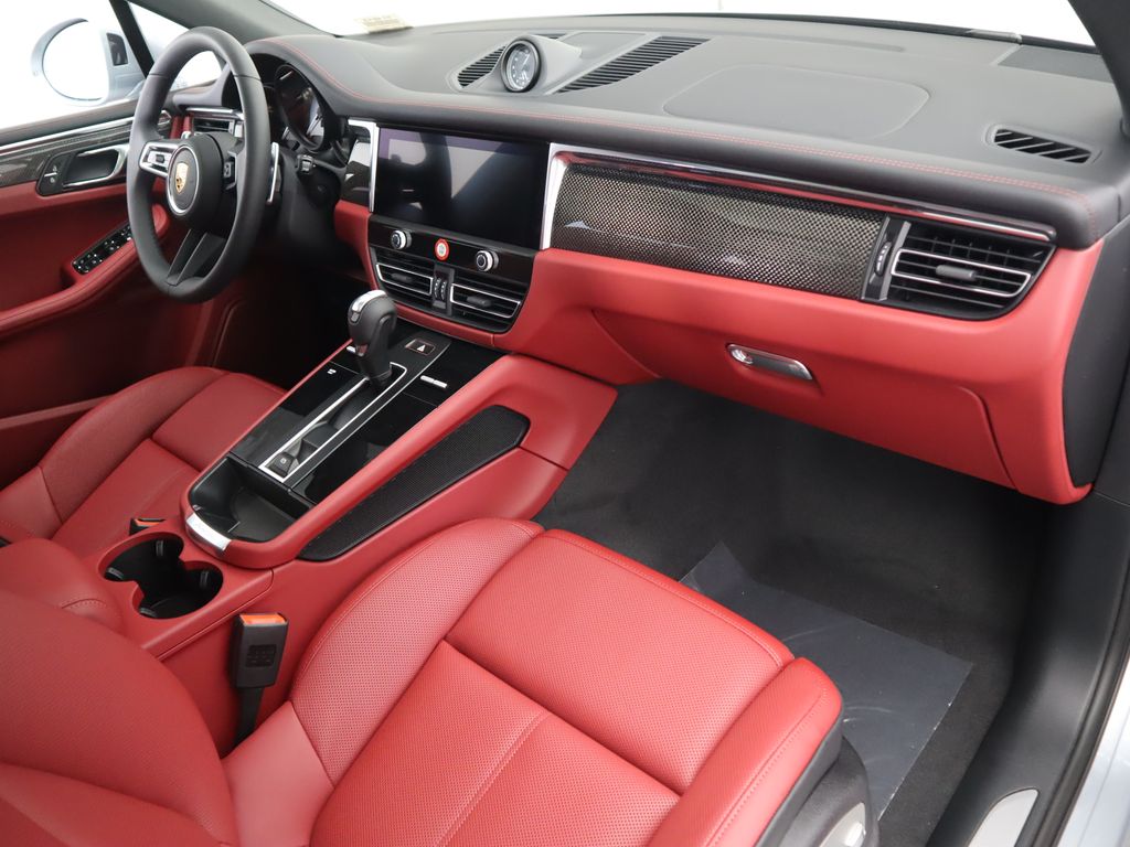 Thumbnail: 2025 Porsche Macan - 21
