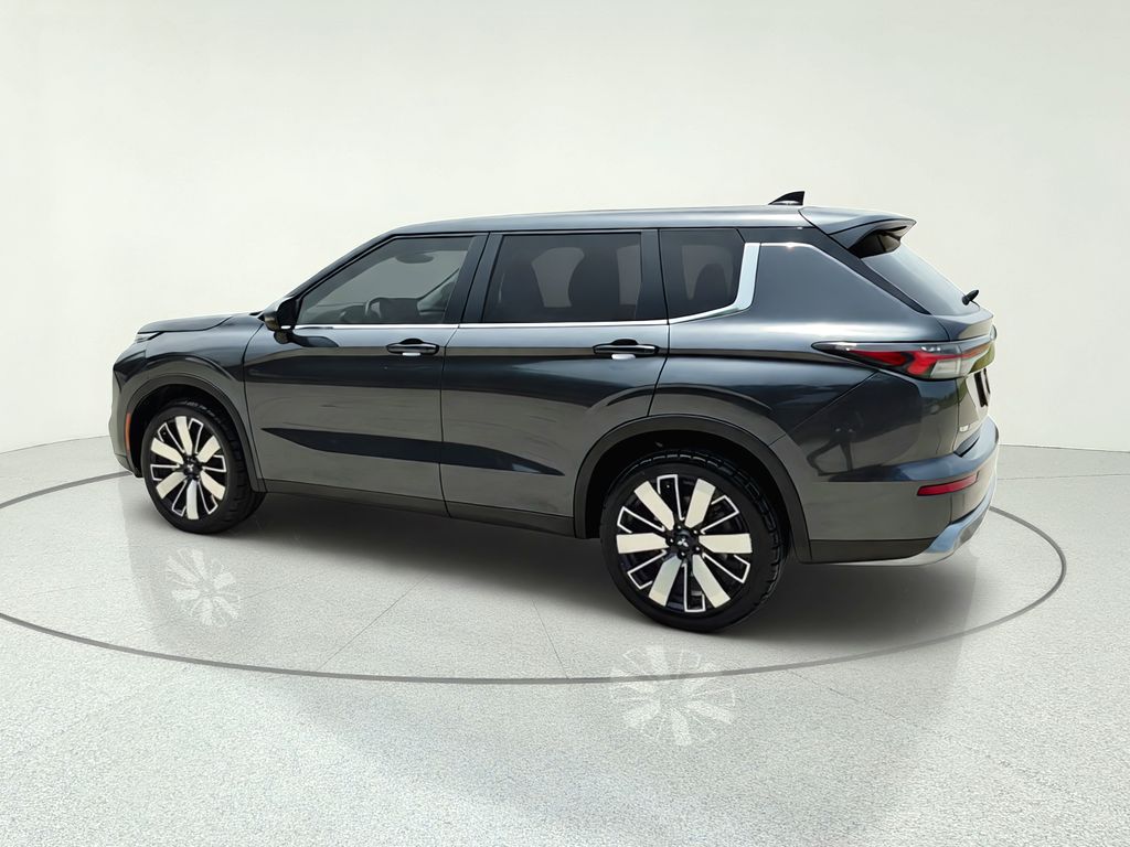 2025 Mitsubishi Outlander SE - 3
