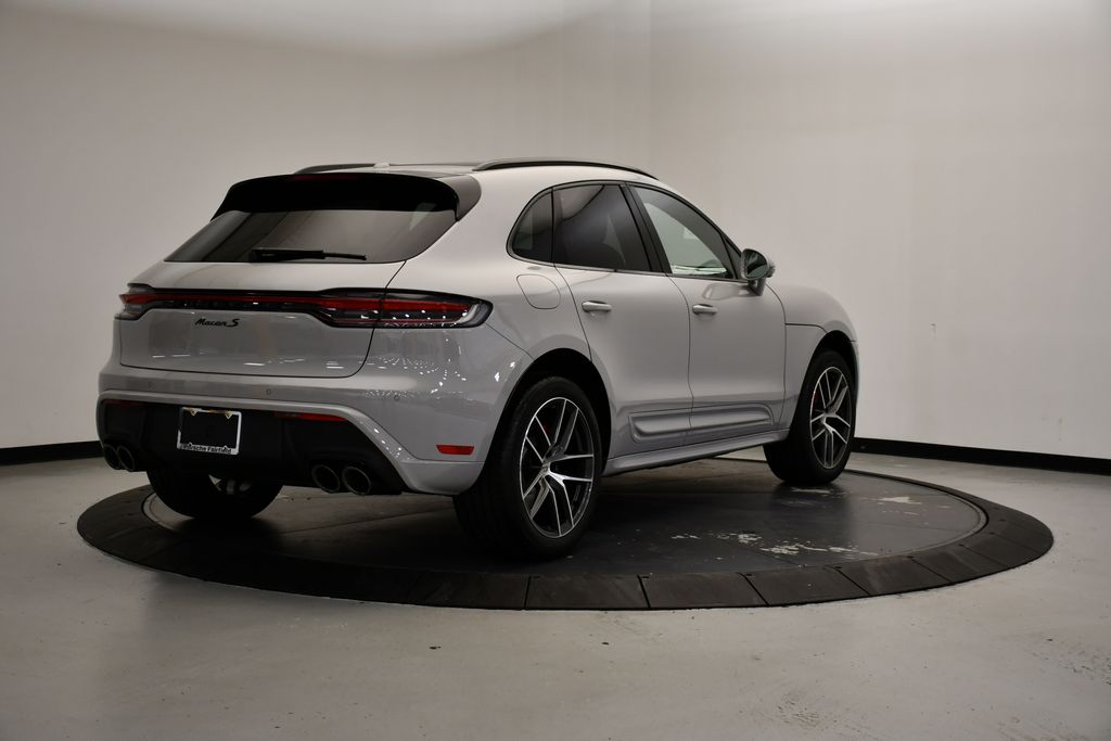Thumbnail: 2026 Porsche Macan - 7