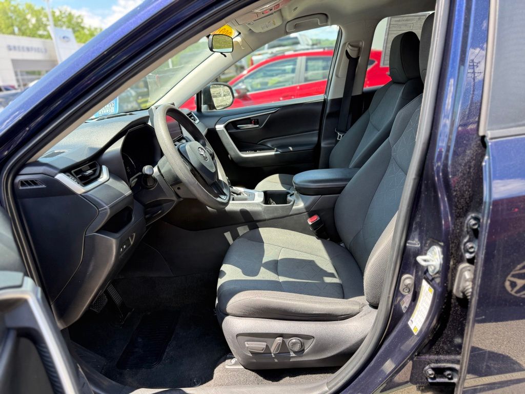 2024 Toyota RAV4 XLE - Photo 7