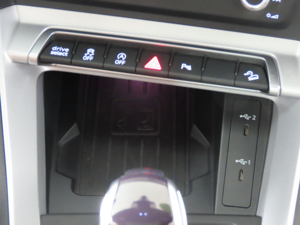 Thumbnail: 2025 Audi Q3 - 23