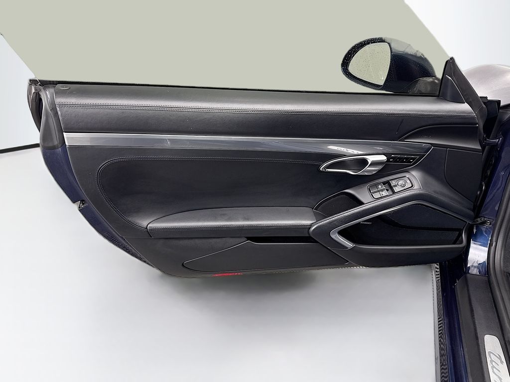 Thumbnail: 2016 Porsche 911 - 25