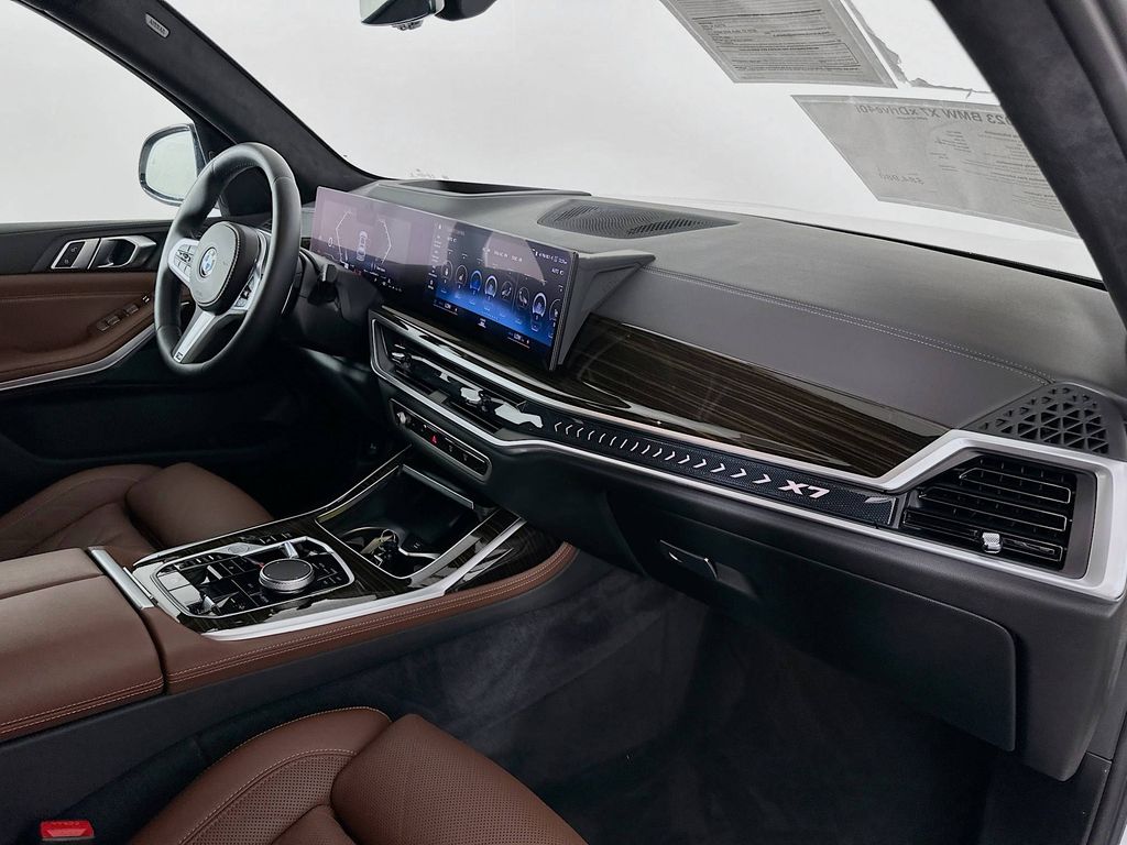 Thumbnail: 2023 BMW X7 - 30