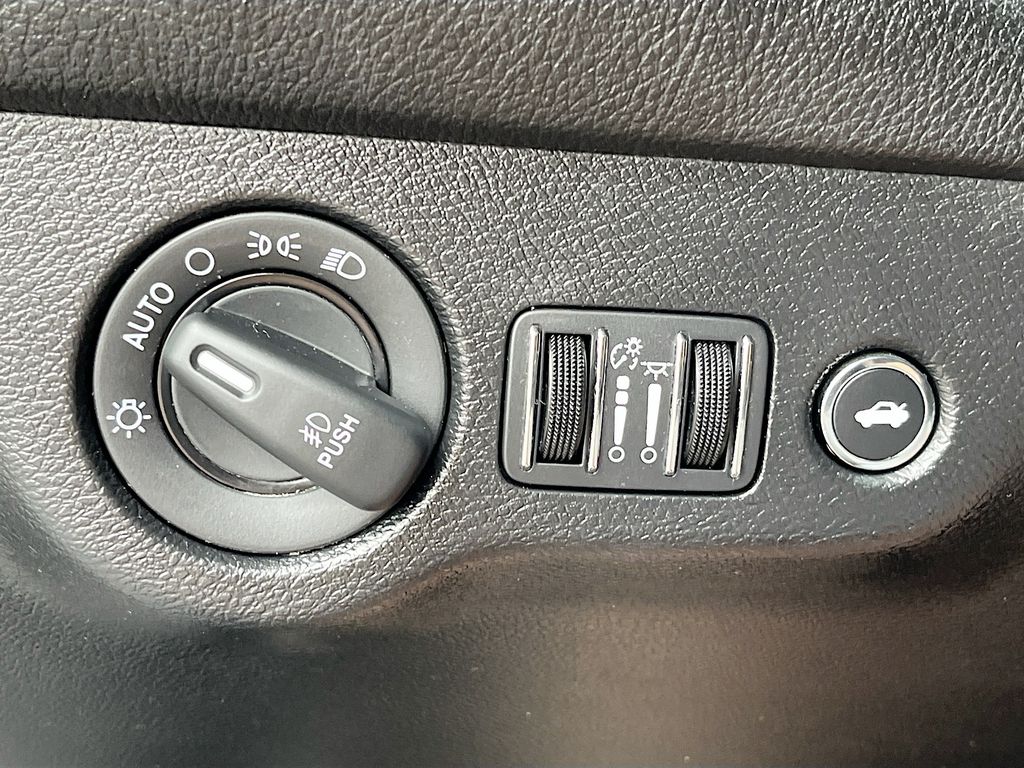 2021 Dodge Challenger SXT - Photo 10