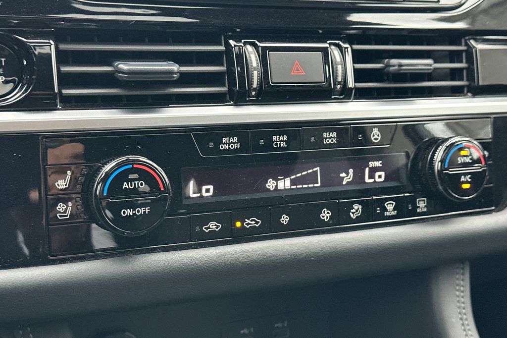 2025 Nissan Pathfinder Platinum - Photo 17