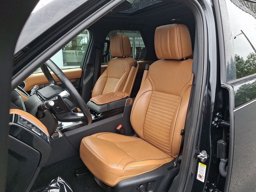 Thumbnail: 2019 Land Rover Discovery - 13