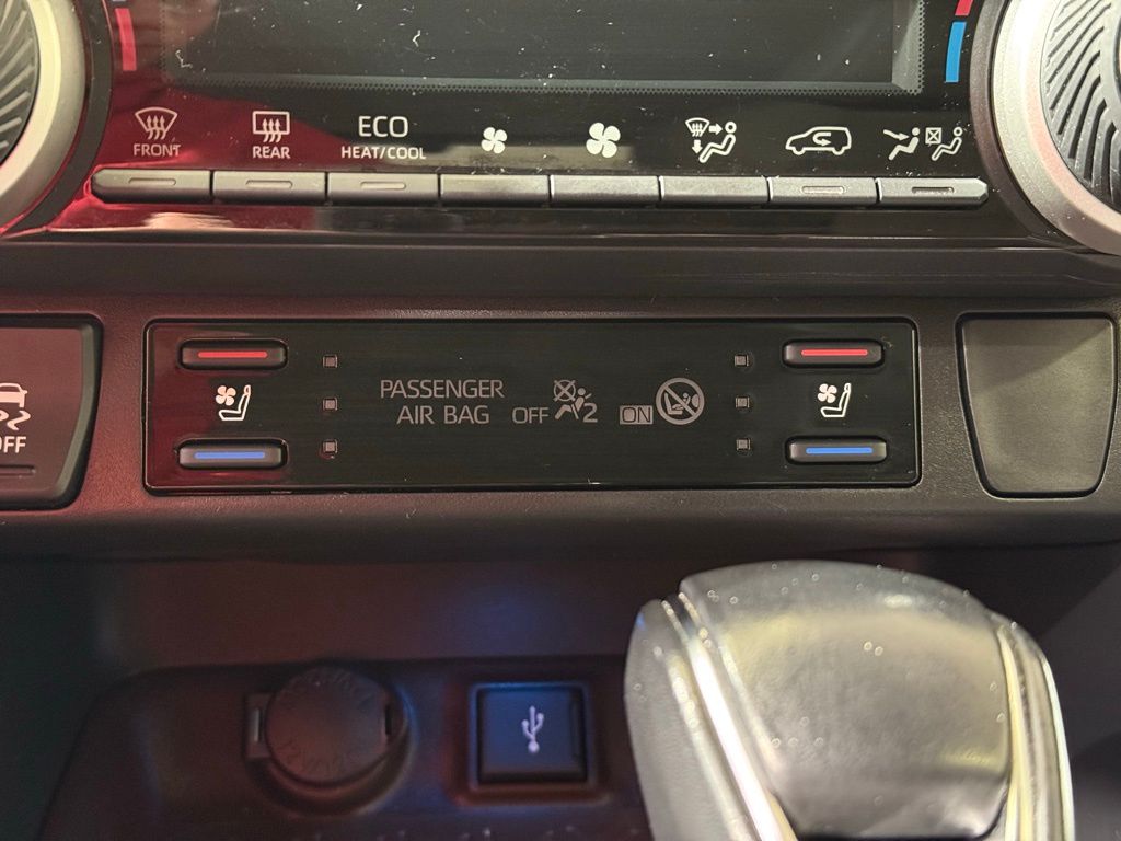 Thumbnail: 2021 Toyota RAV4 - 31