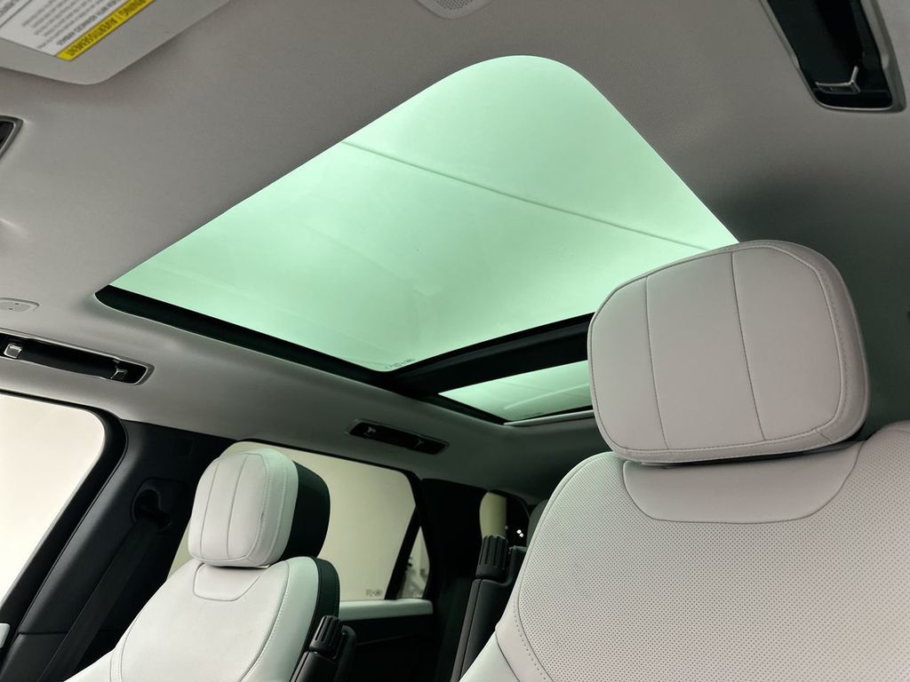 Thumbnail: 2023 Land Rover Range Rover Sport - 19