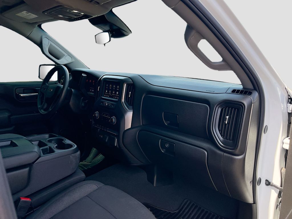 Used 2025 White Chevrolet Custom image 27